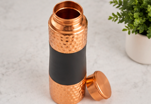 Bouteille d'eau en cuivre, finition martelée artisanale, design minimaliste portable, pour les voyages - Product Image 4