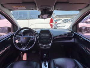 Voiture compacte d'occasion noire en bon état, modèle 2017, idéale pour les trajets urbains, essence - Product Image 5