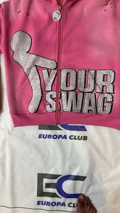 Sweat à capuche en molleton de coton style streetwear, imprimé DTF effet soleil délavé, avec tirette de fermeture éclair personnalisée et strass tendance effet vieilli - Product Image 4
