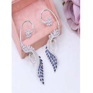 Pendientes de gota elegantes de latón de alta calidad, plateados en plata, con circonita, modernos y llamativos, para mujer, para fiestas nocturnas, colección de moda. - Product Image 1