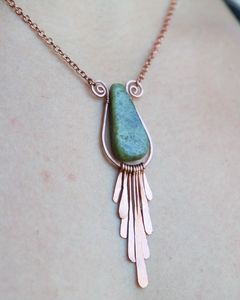 Collier en cuivre durable avec surface polie, idéal pour un usage quotidien et comme accessoire pour les occasions spéciales - Product Image 1