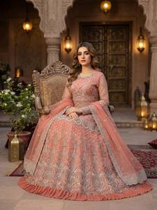 Lehenga Choli de seda rosa con bordados elaborados y elegantes, vestido de novia tradicional largo hasta el suelo para mujeres de India y Pakistán. - Product Image 1