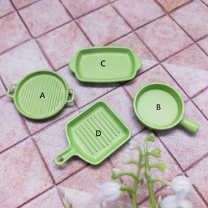 Ensemble d'ustensiles de cuisine miniatures à l'échelle 1:12, collection de casseroles colorées pour maison de poupée, accessoires de cuisine en métal, jouet DIY, cadeau pour les plus de 14 ans - Product Image 2