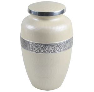 Urna Funeraria de Latón Hecha a Mano para Cenizas, Diseño Tradicional con Banda - Product Image 1