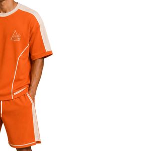Ensemble T-shirt et short surdimensionné pour homme Orange avec empiècements contrastants beiges, logo personnalisé, col rond, style streetwear décontracté, fabricant en gros - Product Image 4