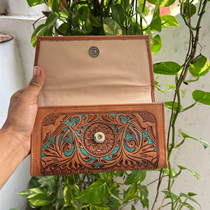 Cartera de Mano de Cuero 100% Genuino para Mujer, Diseño Bohemio con Bordado Floral y Geométrico, Cierre de Solapa, Portátil para Uso Diario en Todas las Estaciones - Product Image 6