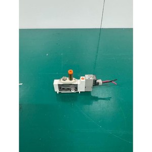 Vanne solénoïde 5 ports SMC SY3160-5LZ-M5, utilisée comme pièce détachée pour équipement semi-conducteur d'occasion - Product Image 1