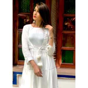 ชุดเดรสทรงเอไลน์สีขาวผูกด้านหน้า ประดับด้วยงานปักลายกอตต้าสีเงิน โดดเด่นด้วยดีไซน์เอวเข้ารูป - Product Image 6