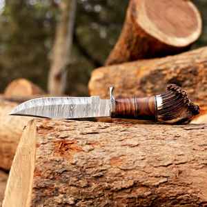 Couteaux de chasse en acier Damas faits main sur mesure de qualité supérieure avec manche en corne, finition polie, qualité industrielle, pour le camping en plein air, avec étui. - Product Image 6