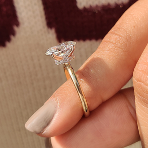 Impresionante Anillo de Compromiso con Diamante Cultivado en Laboratorio de Corte Ovalado en Dos Tonos, Oro Blanco de 14K, Joyería para Mujer, Regalo de Boda y Aniversario - Product Image 3