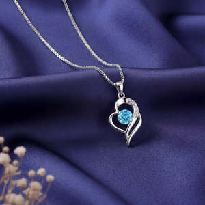 Collar con Colgante Minimalista de Plata 925 Bañado en Oro Rosa con Corazón Azul Brillante y Diseño Floral para Mujer, Hecho a Mano, Venta al por Mayor para Uso Religioso - Product Image 5