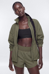 Ensemble de survêtement décontracté 2 pièces pour femme : coupe-vent léger, sweat à capuche froissé et short, taille élastique - Product Image 3