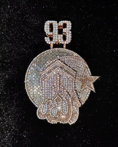 Colgante de Lujo con Número de Moissanita Iced Out, Bañado en Oro de 18K, Micro Pavé, Estilo Hip Hop Rapper Bling, Bicolor, Para Hombre - Product Image 2