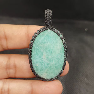 สร้อยคอจี้หินอะมาโซไนต์ทำมือสไตล์มาคราเม่โบราณ เครื่องประดับหินบำบัด ของขวัญสไตล์โบโฮมาคราเม่สำหรับผู้หญิง - Product Image 1