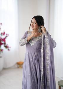 ชุดกาวน์สำเร็จรูปพรีเมี่ยมชุดผ้าซาตินสองชั้นประดับเลื่อมและงานปัก zari - Product Image 5