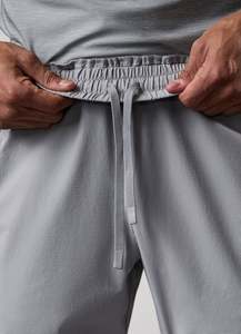 Jogging pour homme respirant, dernière conception, gris argenté, coupe classique, délavé, taille élastiquée avec cordon interne et poches zippées - Product Image 2