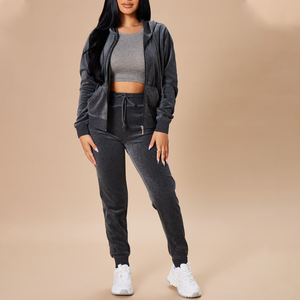 Conjunto de 2 piezas de chándal de terciopelo negro para mujer con bordado personalizado de moda, sudadera con capucha y cremallera y pantalones jogger, informal, para fitness. - Product Image 5