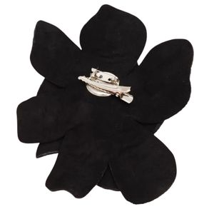 Broche Fleur Artisanale Rose et Verte Éclatante, Clip Élégant pour Cheveux, Bijou de Mode Féminin, Cadeau Idéal pour Fête et Mariage - Product Image 2