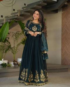 ชุดเดรสปักลาย Anarkali Kurta พร้อมผ้าคลุมไหล่ แห้งเร็ว ไม่ยับง่าย เหมาะสำหรับงานแต่งงาน งาน Diwali งานรับปริญญา และงานปาร์ตี้สำหรับผู้หญิง - Product Image 1
