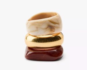 Brazalete de Resina Hecho a Mano con Acabado Artístico Sofisticado, Idea de Regalo Elegante - Product Image 2