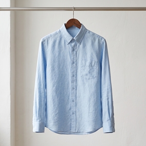 เสื้อเชิ้ตผู้ชายสีฟ้าอ่อน ผ้าทอเนื้อนุ่ม ระบายอากาศได้ดี แขนยาว ปกคอปกตั้ง ติดกระดุมด้านหน้า มีกระเป๋าเสื้อ ใส่ได้ทั้งลำลองและทำงาน เหมาะสำหรับฤดูใบไม้ผลิ - Product Image 1