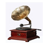 Tourne-disque de style vintage fonctionnel, lecteur de musique artisanal, motif géométrique carré, bois et laiton poli, décoration d'intérieur