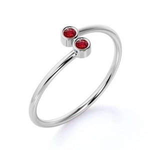 Anillo de compromiso y boda de plata de ley 925 con rodio, doble granate, engaste de bisel, estilo vintage infantil para uso diario, Enero - Product Image 3