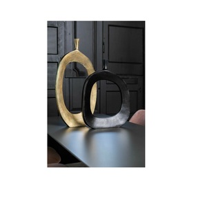 Vase créatif irrégulier en forme de donut en gros |   Vase artisanal noir mat et or métallisé |   Grande décoration de table nordique pour salon - Product Image 1