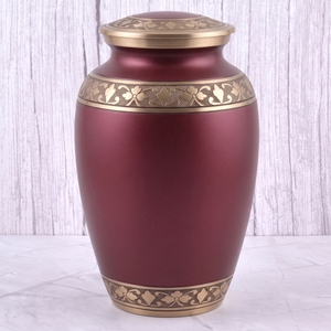 Urna funeraria de latón con diseño floral rojo y dorado, superficie brillante, para cenizas humanas, urna conmemorativa. - Product Image 6