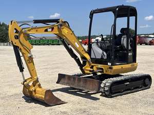 Mini-excavatrice sur chenilles Caterpillar CR 302.7D de 2018 avec vérin hydraulique Huade, garantie 1 an - Product Image 3