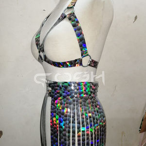 Ensemble de harnais en cuir PVC holographique personnalisé en gros avec jupe à franges |   Fabricant de costumes pour festivals gothiques, punk et rave - Product Image 4