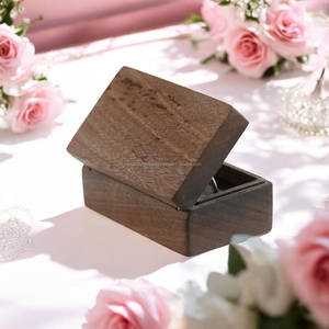 Boîte d'emballage pour bague en bois de type coquille, vente en gros personnalisée, boîte à bijoux en velours pour bague de mariage, boîte à bague de fiançailles par FWE - Product Image 4