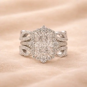 Bague de fiançailles et de mariage en moissanite 925 de 3,5 carats, taille radiant, plaquée or, en argent sterling, alliance ouverte unique pour femme, Inde. - Product Image 4