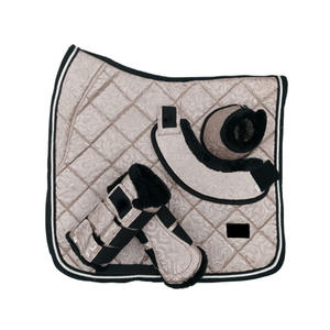 Ensemble de tapis de selle personnalisables roses brillants de qualité supérieure pour le dressage et le saut d'obstacles, avec doublure en tissu confortable – Fournitures d'équitation - Product Image 1