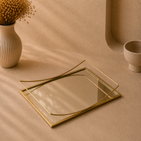 Koninklijke gouden roestvrijstalen spiegel serveerschaal met modern geometrisch handvat, premium presentatieschaal voor thuisdecoratie