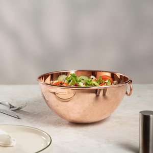 Bol de service décoratif pour salade avec poignée en cuivre, grand bol à fruits avec poignée métallique, vaisselle de table pour la cuisine - Product Image 3