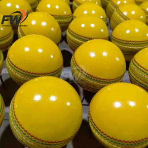 Balle de cricket en cuir de qualité supérieure, couleur blanche, fabriquée en cuir, balle d'entraînement en vente, balle de cricket de haute qualité OEM - Product Image 3