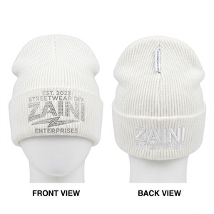 Bonnet pour homme en tricot côtelé acrylique premium 300 GSM, blanc chaud, avec logo personnalisé en strass et finition brodée en relief - Product Image 1