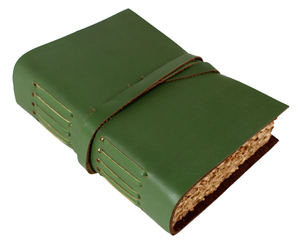 Charme rustique avec des cordons en cuir décoratifs cousus sur le dos, ajoutant une touche d'antiquité magique à ce magnifique journal vintage. - Product Image 1