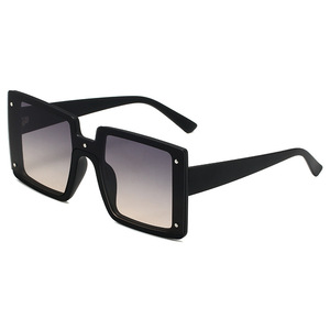 Lunettes de soleil oversize carrées tendance pour femme, style urbain, vintage, de luxe, protection UV400, dégradées, très populaires - Product Image 4