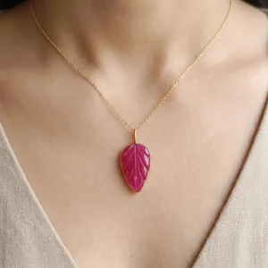เครื่องประดับทำมือขายส่ง ทอง 18k ชุบทองเหลือง พลอยธรรมชาติ ทับทิม หยก รูปทรงใบไม้ สร้อยคอจี้แฟชั่นสำหรับผู้หญิง - Product Image 2