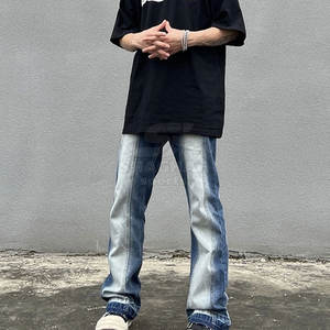 Pantalones de mezclilla de tela de calidad para una comodidad durante todo el día y un aspecto elegante. Pantalones de hombre lavados. - Product Image 4