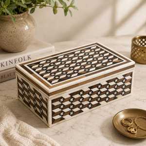 Boîte à bijoux rectangulaire Hs Husnain Crafts avec incrustations, couvercles à motif carré, fermeture à boucle, design gaufré pour le rangement de bijoux à domicile - Product Image 1