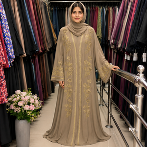 Conjunto de Abaya Islámica Premium con Hiyab |   Elegante Vestido Musulmán Verde para Mujer, Estilo de Oriente Medio, Abaya Verde Oscuro |   Moda Modesta - Product Image 5