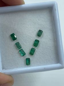 พลอยมรกตธรรมชาติคุณภาพดีที่สุดจากแซมเบีย รูปทรงสี่เหลี่ยมผืนผ้า น้ำหนัก 1.96 กะรัต ขนาด 3x5 มม. จี้ห้อยคอ เครื่องประดับชั้นดี ขายส่ง - Product Image 5