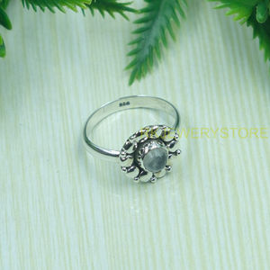 Anillo Bohemio Floral Hecho a Mano de Plata de Ley 925 con Piedra Lunar Arcoíris Natural para Mujer, Proveedor Mayorista de Joyería Vintage - Product Image 2