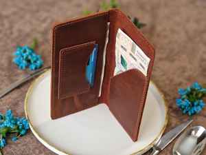 Tarjetero de Cuero Genuino Hecho a Mano, Clásico y de Lujo, con Logotipo Personalizado, Resistente al Agua, para Restaurantes y Hoteles - Product Image 2