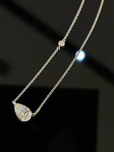 Collar con Colgante de Moissanita Brillante en Forma de Luna Plateada de Lujo ZAWO HOUSE, Cadena Chapada en Oro y Rodio para Regalo de Boda o Fiesta - Product Image 2