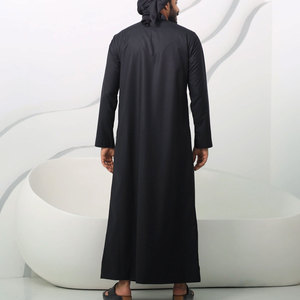 Fabricant OEM de Thobe, vêtement islamique à manches longues conçu pour un usage quotidien et une production sous marque privée - Product Image 3