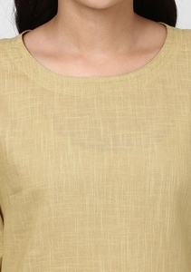 Vêtements de yoga en coton beige chaud avec manches légers et coupe ample deux poches latérales teints en plaine au sol avec taille naturelle - Product Image 4